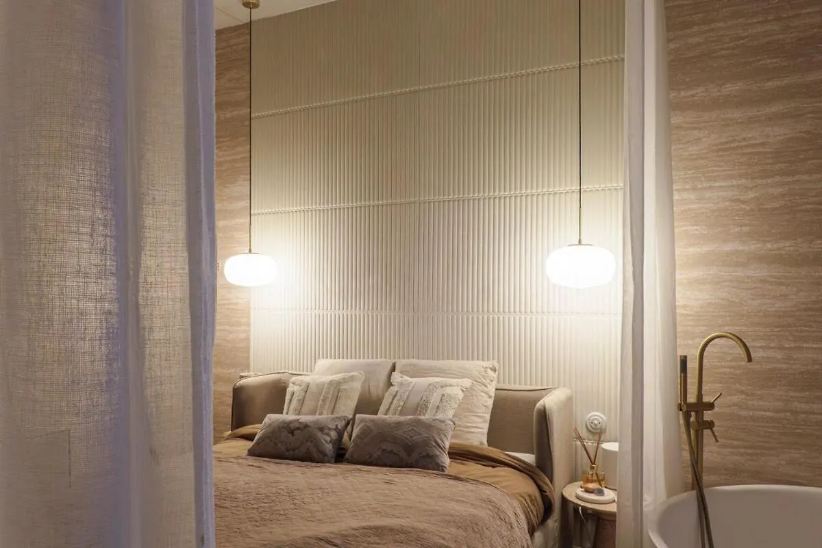 Large Boheme Creative Flat Below Montmartre 巴黎