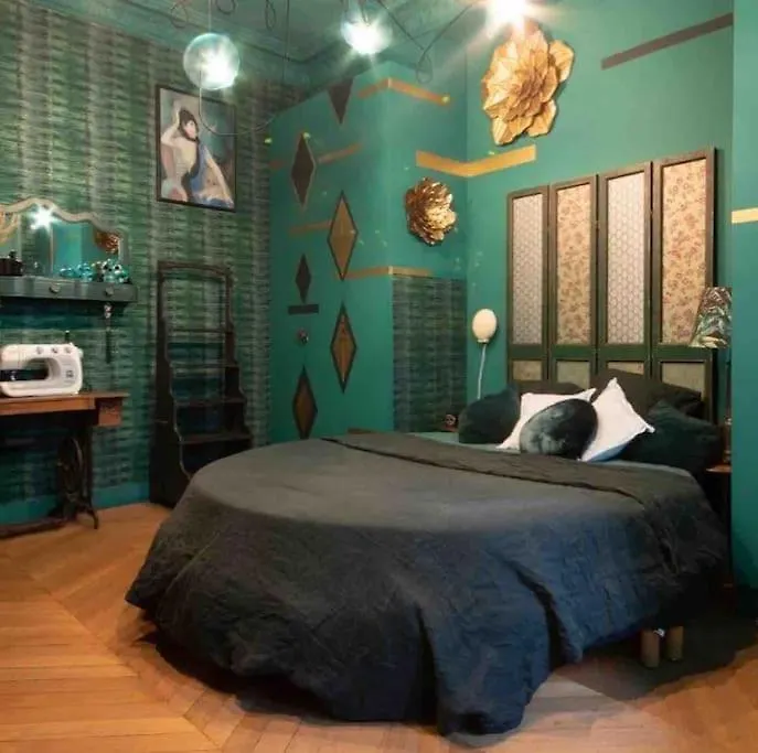 Large Boheme Creative Flat Below Montmartre 巴黎