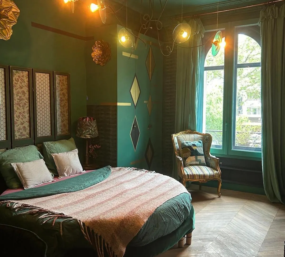 Large Boheme Creative Flat Below Montmartre Paris