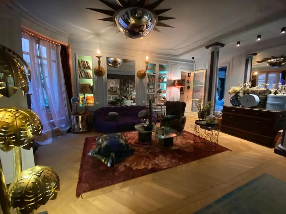 Large Boheme Creative Flat Below Montmartre Paris Frankrig