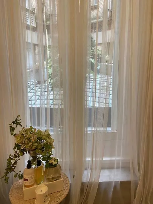 Large Boheme Creative Flat Below Montmartre Paris Frankrig